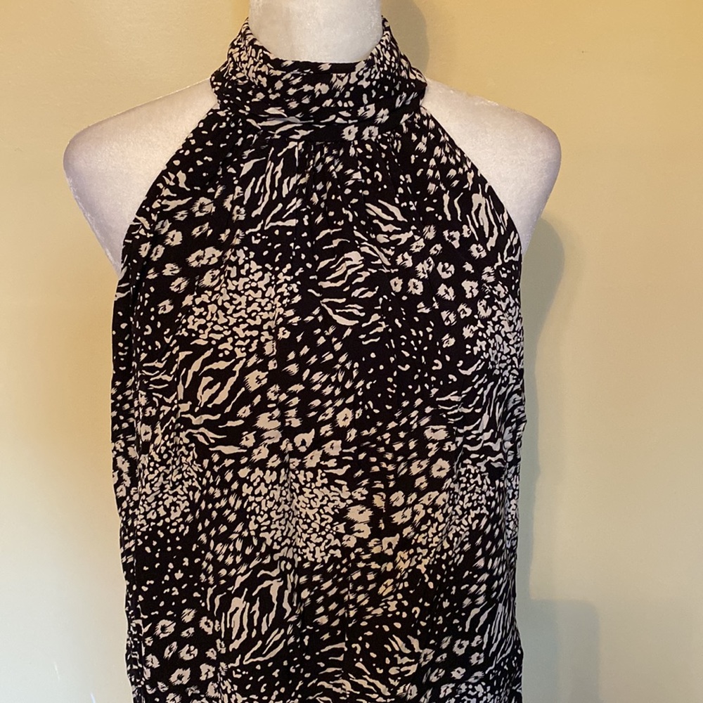 ⭐️Host Pick⭐️Tahari top - Picture 2 of 14